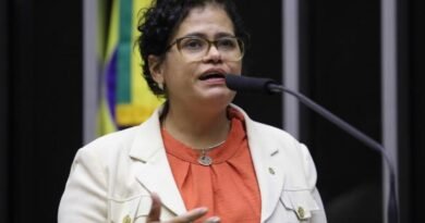 Deputada Elisangela Araújo protocola Projeto de Lei para incentivar empreendimentos femininos na Câmara dos Deputados