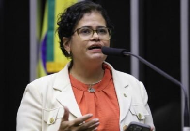 Deputada Elisangela Araújo protocola Projeto de Lei para incentivar empreendimentos femininos na Câmara dos Deputados