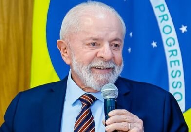 Carro da comitiva de Lula é roubado